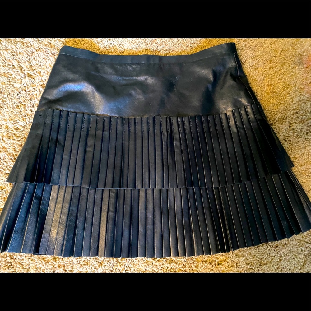 BCBG MAX ASRIA REAL BLK LEATHER PLEATED MINI SKIRT SZ 0  Orig 398$